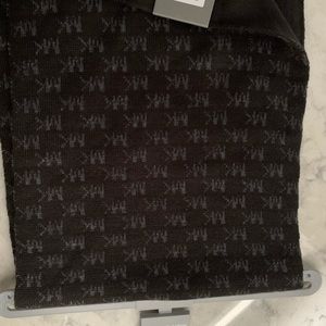 NWT MICHAEL KORS Scarf Repeat Logo Jacquard